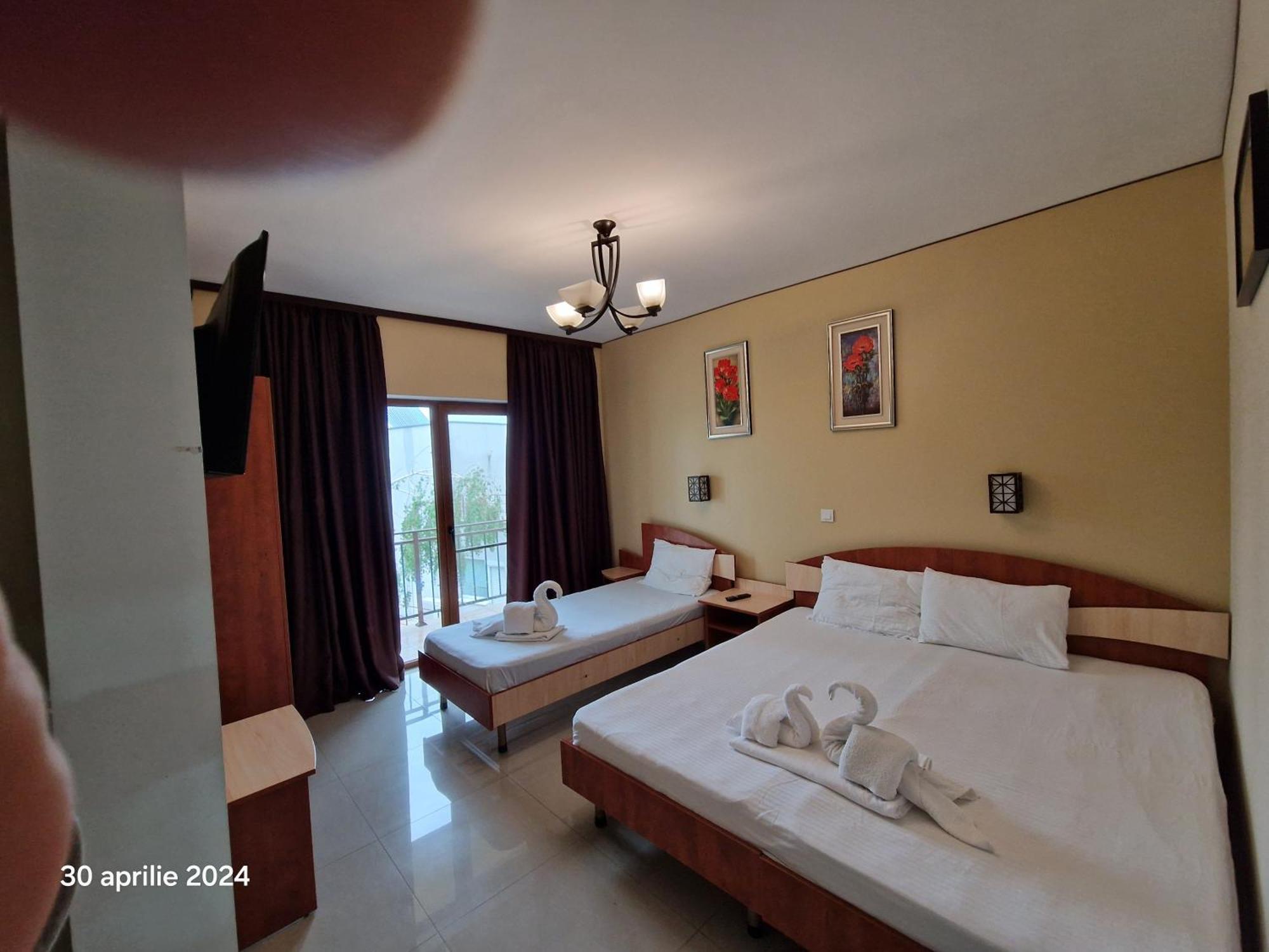 Casa Adrian 2 Mai Apartment Стая снимка