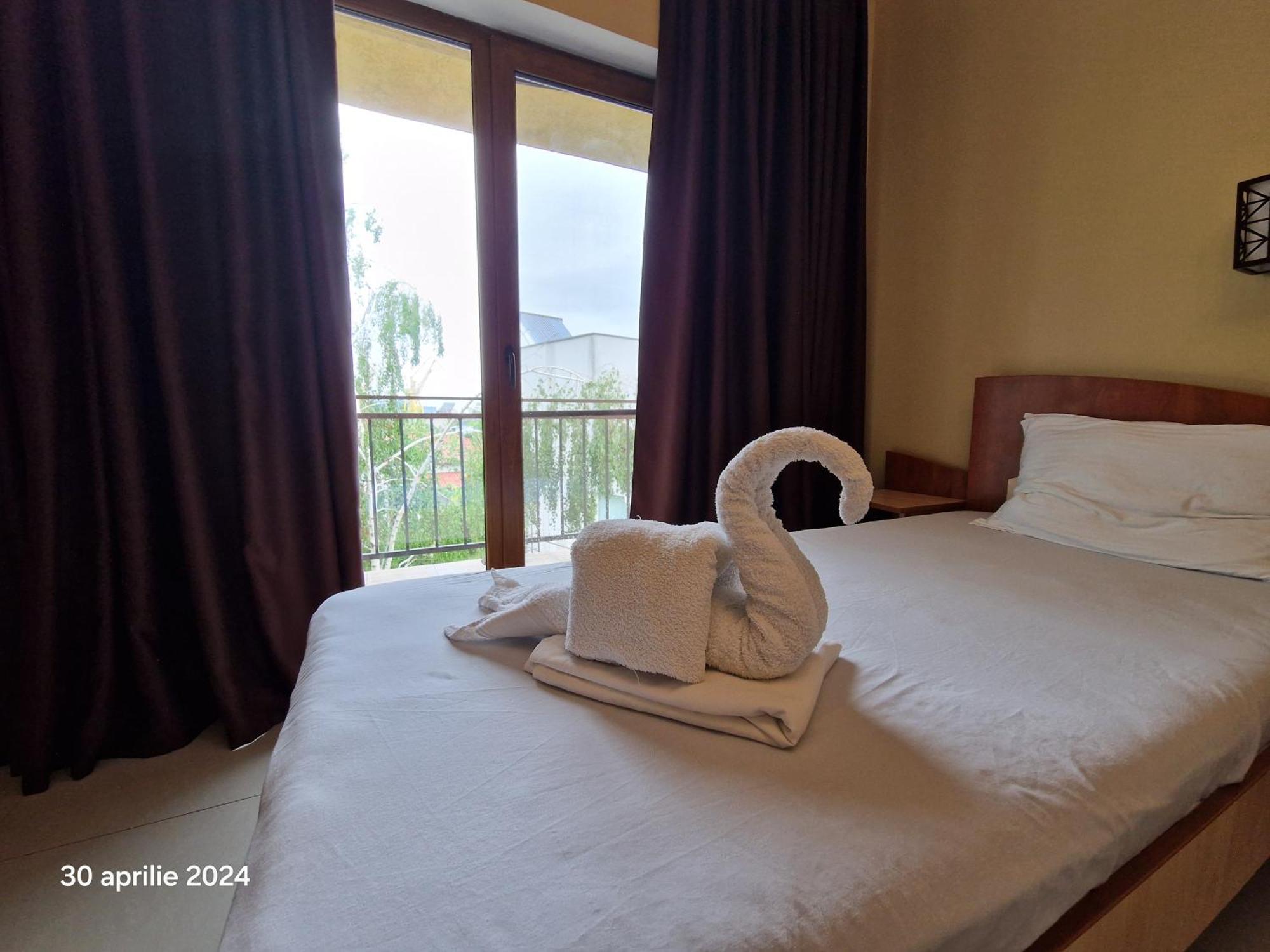 Casa Adrian 2 Mai Apartment Стая снимка