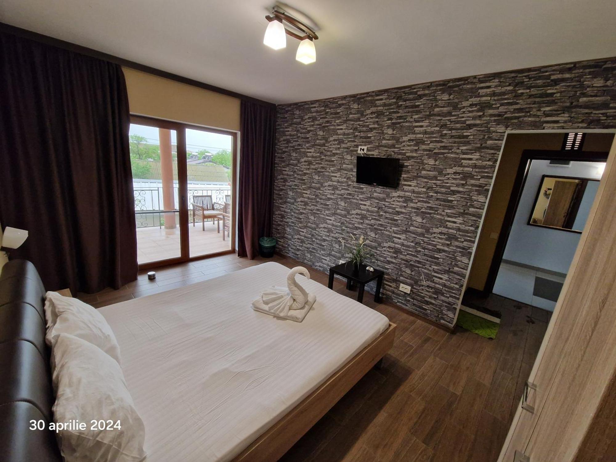 Casa Adrian 2 Mai Apartment Стая снимка