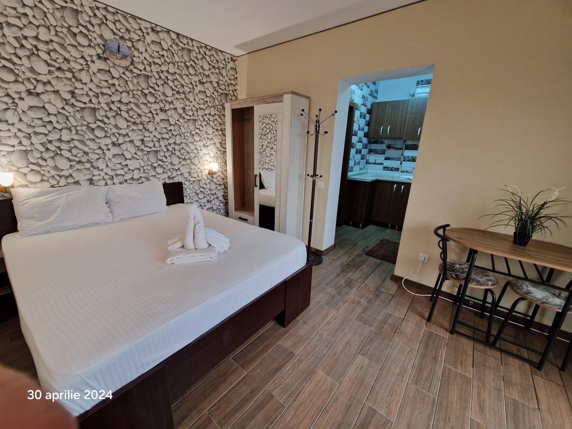 Casa Adrian 2 Mai Apartment Стая снимка